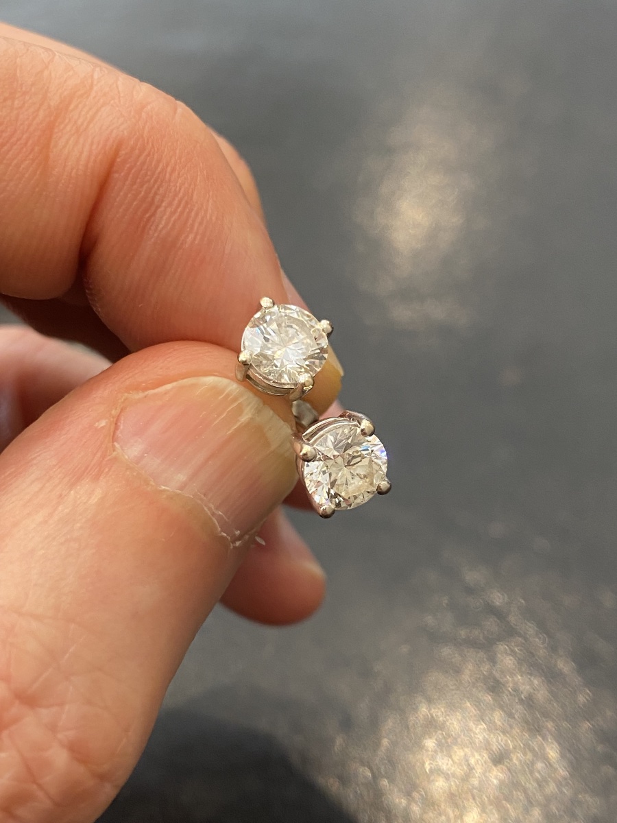  Pair Of 2x0.90cts Bts Stud Earrings In 750 Gold-photo-2