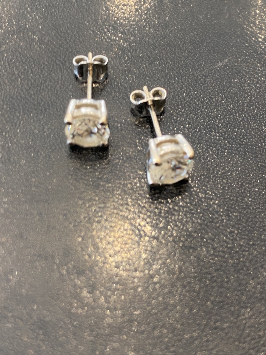  Pair Of 2x0.90cts Bts Stud Earrings In 750 Gold-photo-1