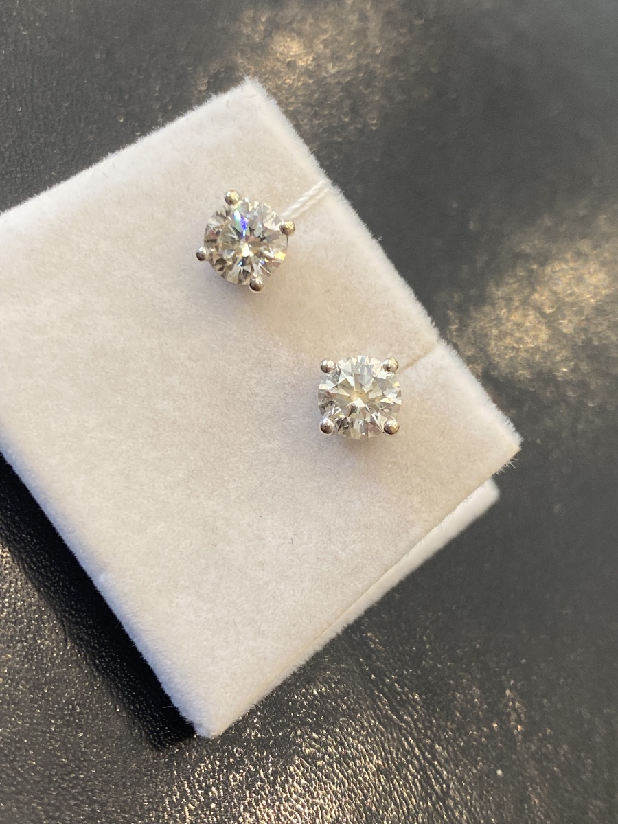  Pair Of 2x0.90cts Bts Stud Earrings In 750 Gold