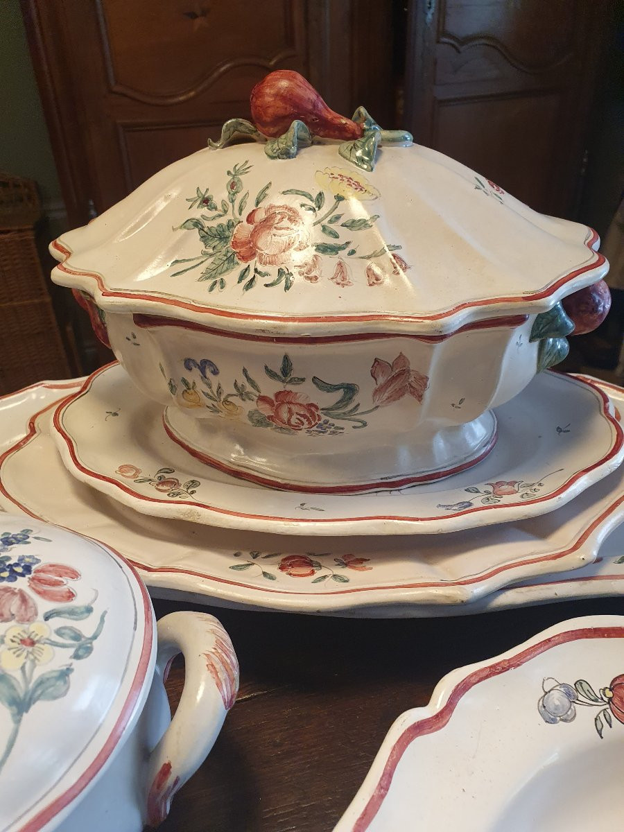 Part Of An Earthenware Table Service-photo-4