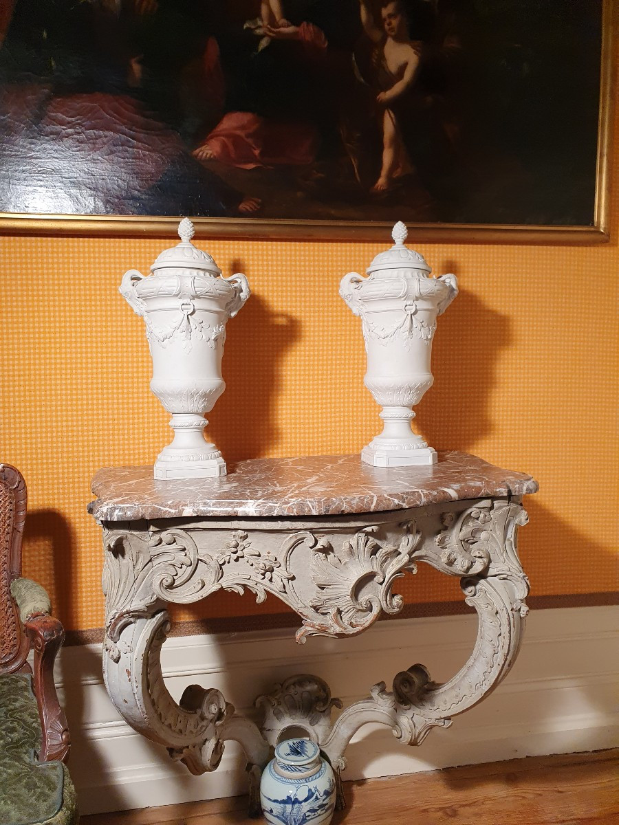 Paire de grandes cassolettes en biscuit de porcelaine 19e