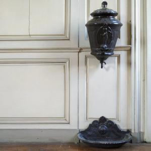 Cast-iron Hand-washing Fountain
