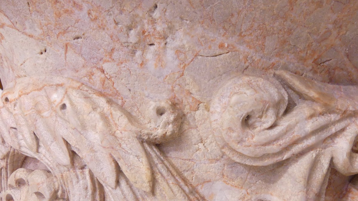 An Exceptional Pair Of Capitoline Vases-photo-3