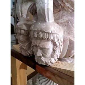 PAIRE EXCEPTIONNELLE DE VASES EN CAPITOLINE