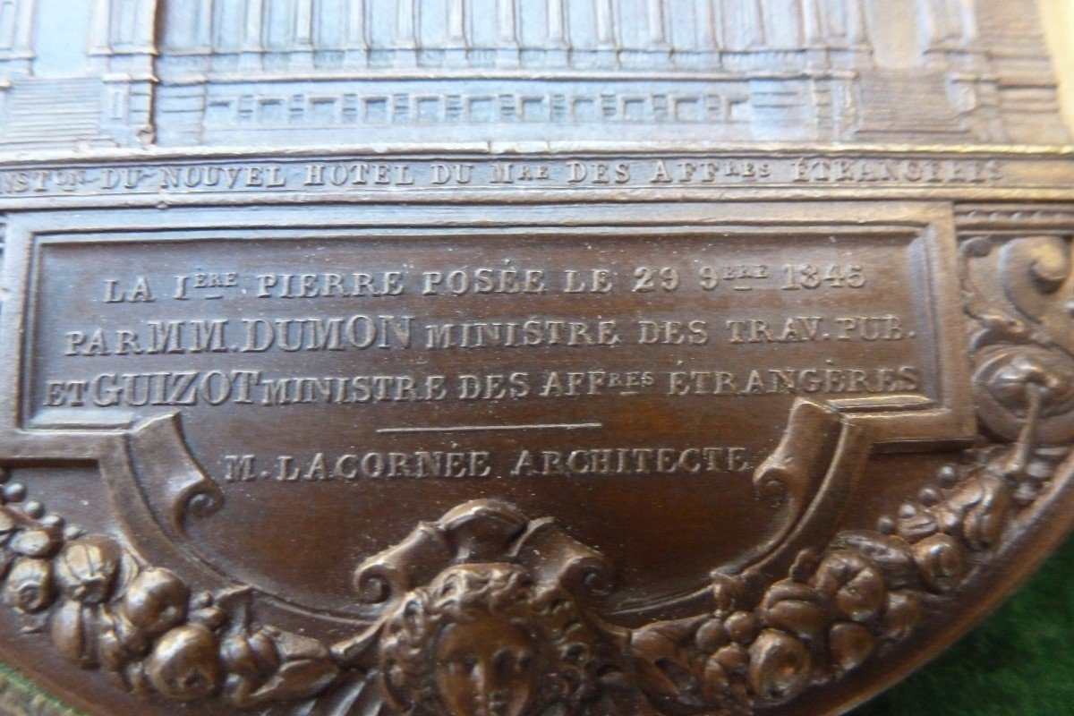 Medal Box With The Arms Of The City Of Paris Containing A Medal.-photo-2