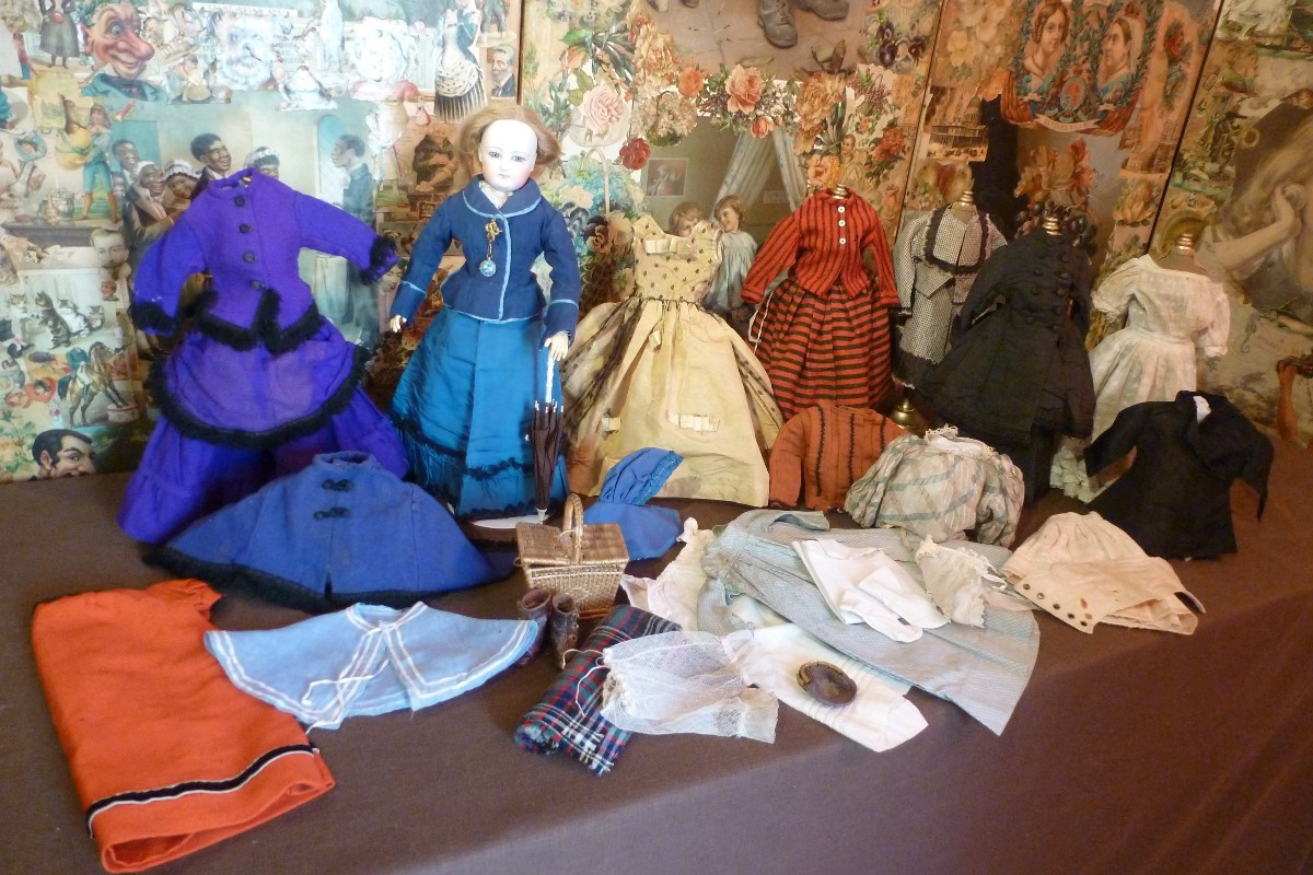 Petit et Dumoutier : Poupée de mode et son trousseau. Premier modèle de cette maison .