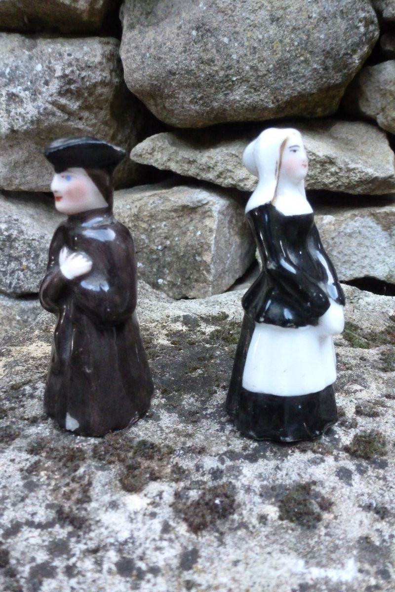 Pair Of 19th Century Porcelain Extinguishers-photo-3