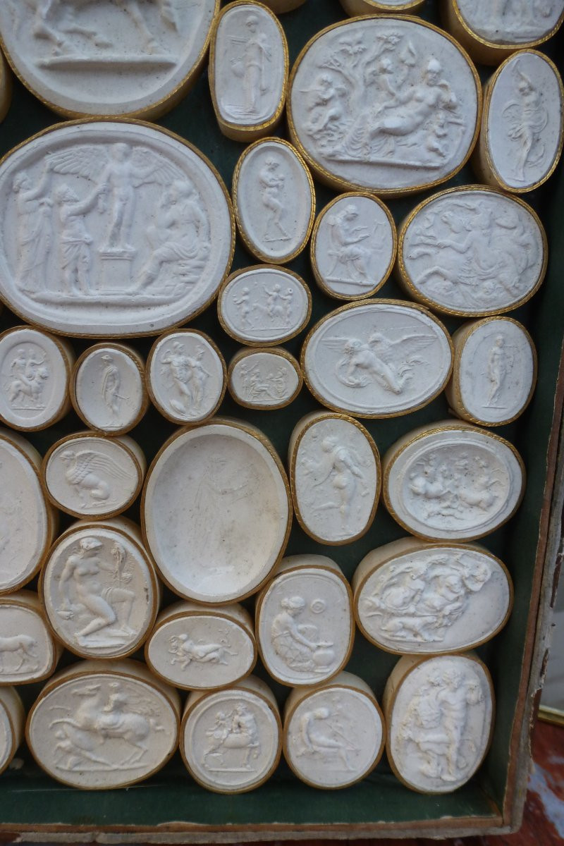 Tray Of Intaglio Casts, Early 19th Century -photo-2