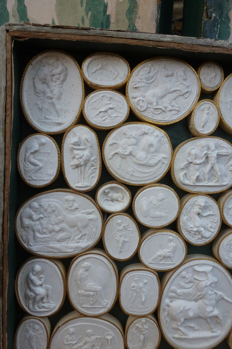 Tray Of Intaglio Casts, Early 19th Century -photo-3