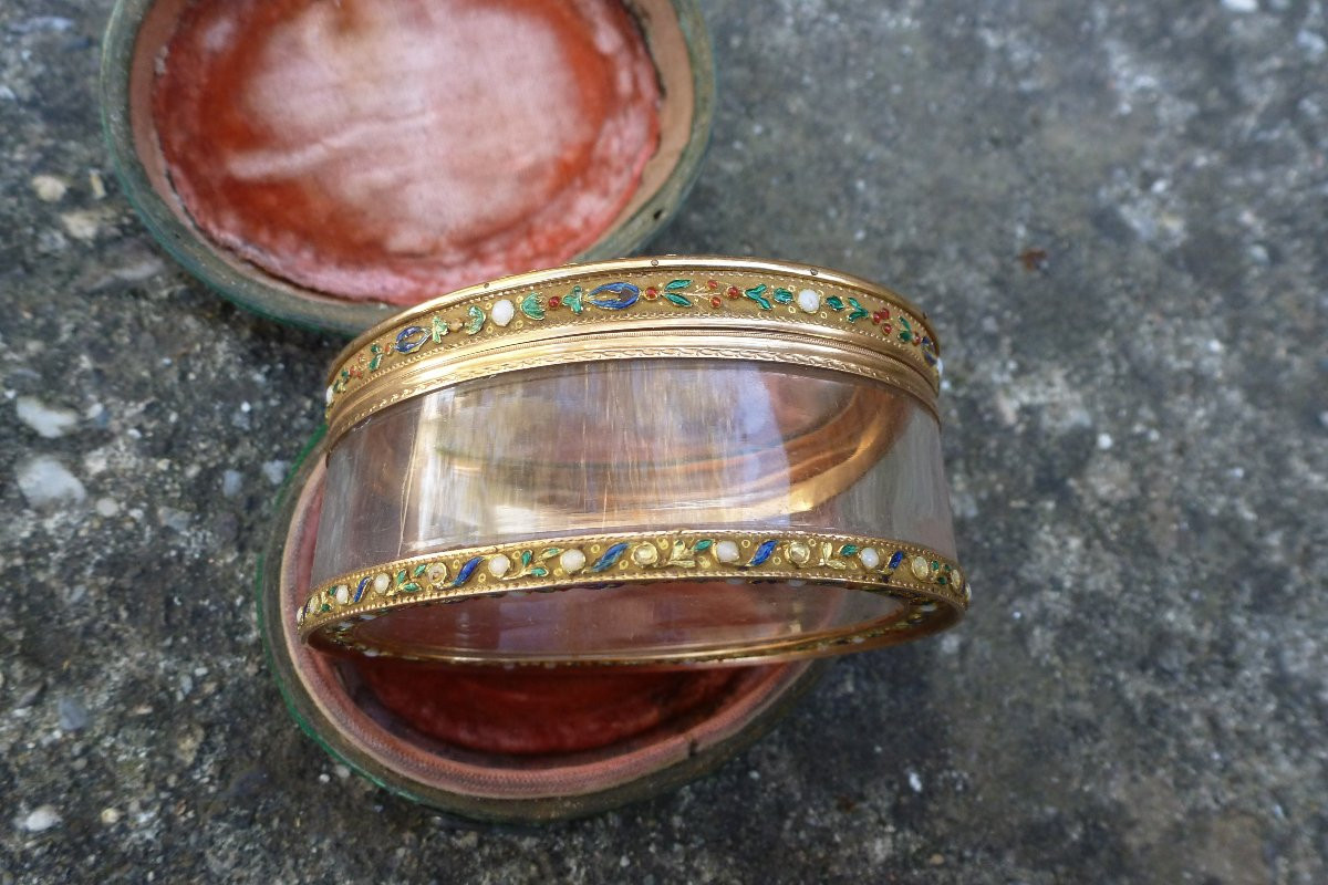 Boite ovale en cristal de roche, la monture en or XVIII e siecle-photo-2