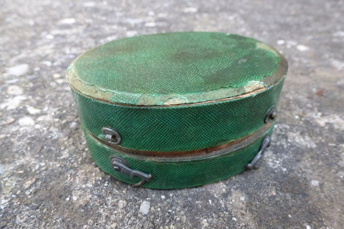 Boite ovale en cristal de roche, la monture en or XVIII e siecle-photo-4