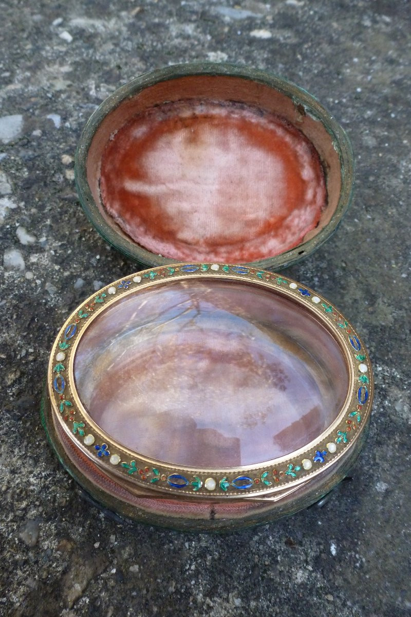 Boite ovale en cristal de roche, la monture en or XVIII e siecle-photo-2