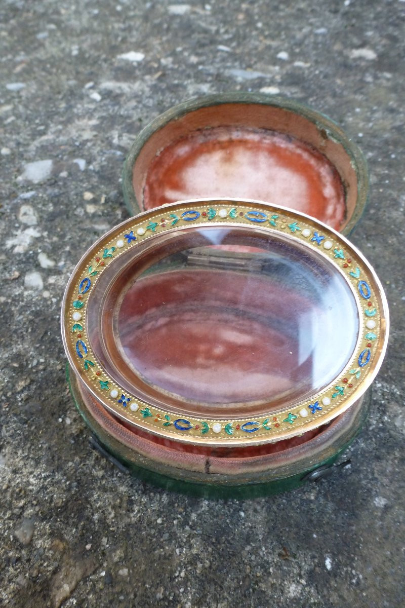 Boite ovale en cristal de roche, la monture en or XVIII e siecle-photo-5