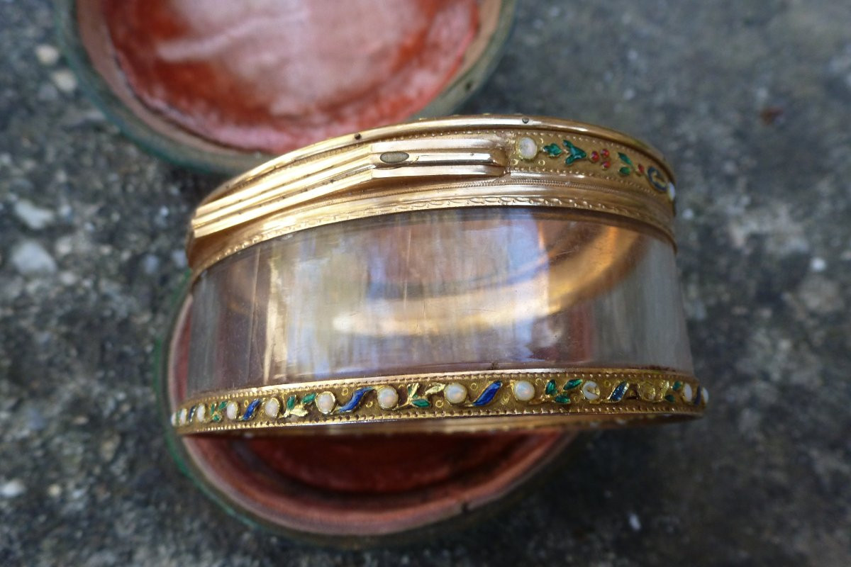 Boite ovale en cristal de roche, la monture en or XVIII e siecle-photo-6