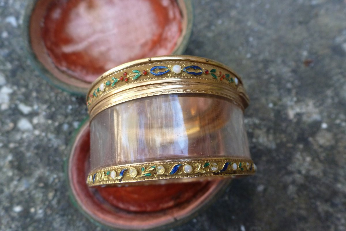 Boite ovale en cristal de roche, la monture en or XVIII e siecle-photo-7