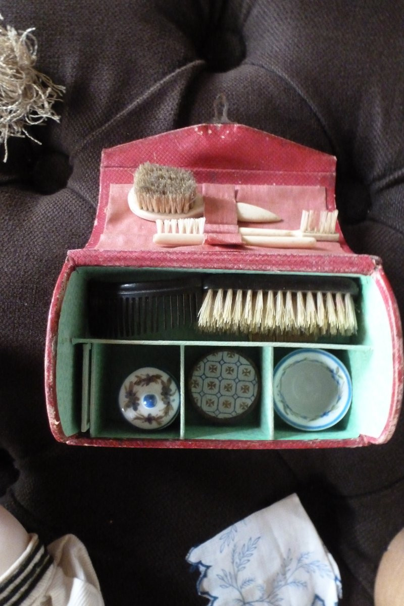 Maison Huret: Dolls, Clothes, Accessories And Boxes.-photo-5