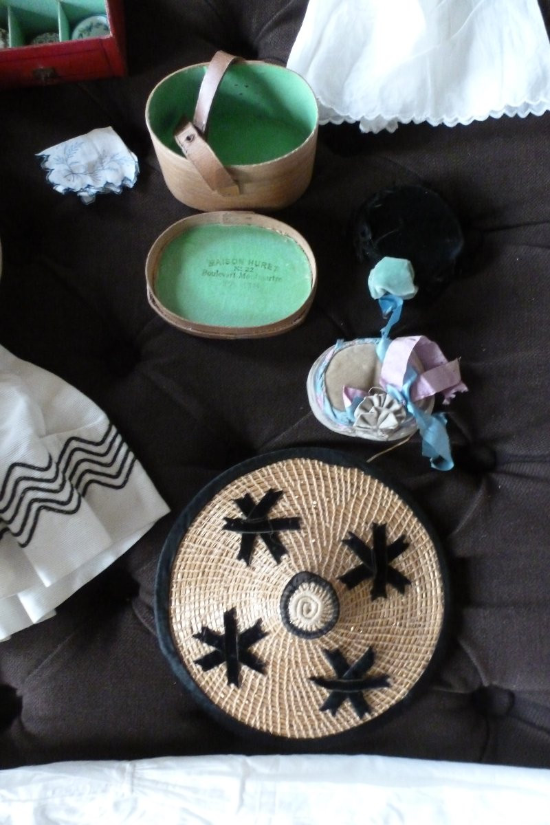 Maison Huret: Dolls, Clothes, Accessories And Boxes.-photo-6