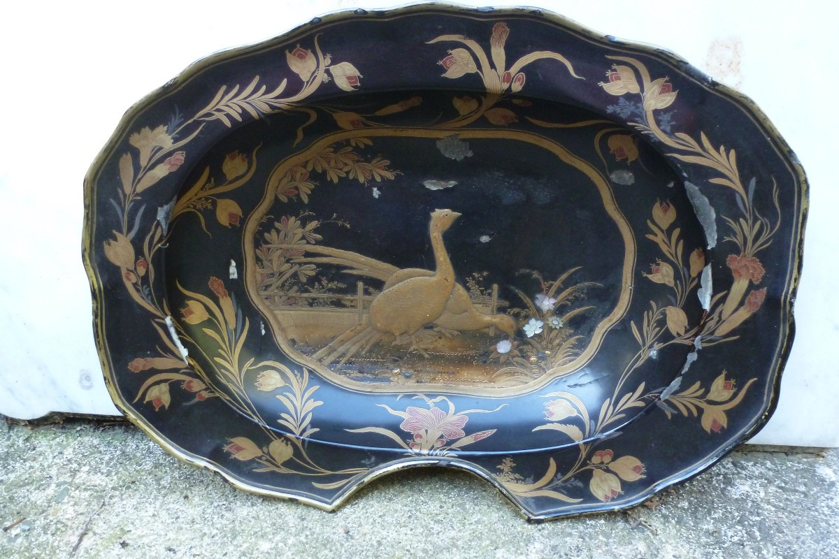 Plat à  barbe en TOLE  à  decor en laque du Japon XVIII e siecle 