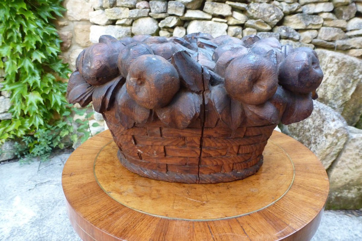 Corbeille de fruits en bois sculpré epoque XIX e siecle 