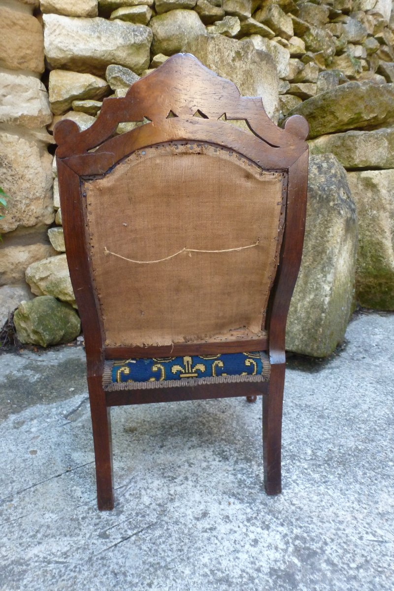 Musée : Petit fauteuil  ayant appartenu  à  S.A.R  Louise D artois soeur  du Duc de Bordeaux .-photo-4