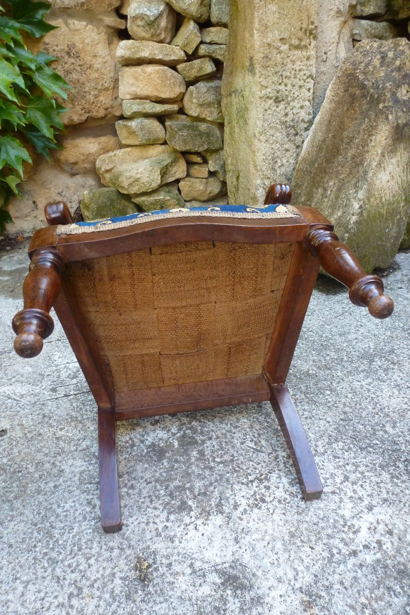 Musée : Petit fauteuil  ayant appartenu  à  S.A.R  Louise D artois soeur  du Duc de Bordeaux .-photo-1