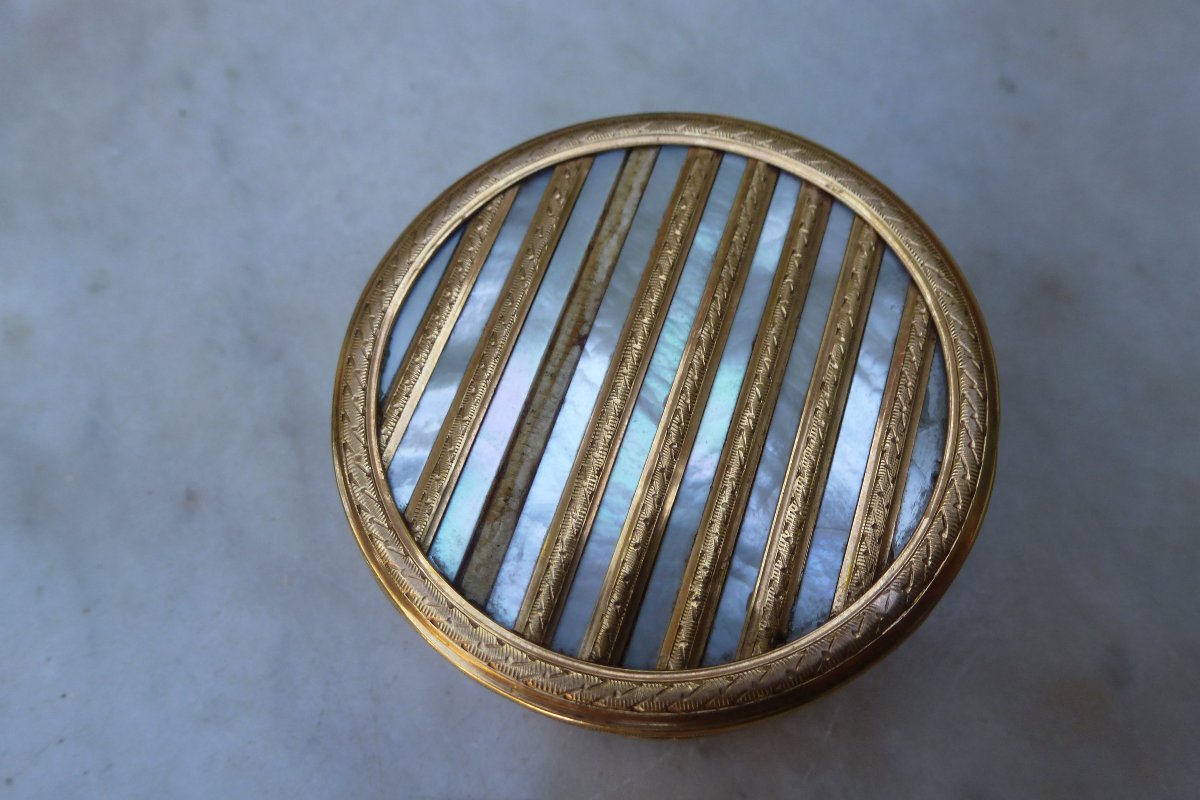 Mother-of-pearl And Gold Box, 18th Century -photo-2