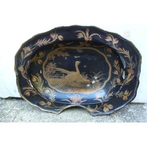 Plat à  barbe à  decor en laque du Japon XVIII e siecle 