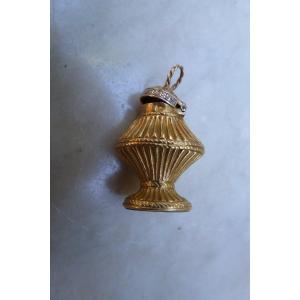 Pendentif flacon en or debut XIX e siecle