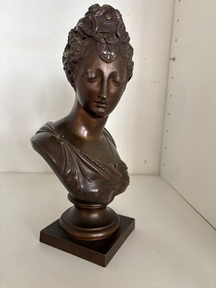 Bronze Statue Of Diane De Poitiers -photo-2