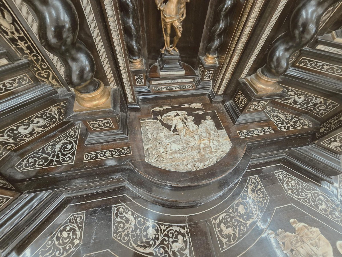 Exceptional And Rare Italian Cabinet-photo-3
