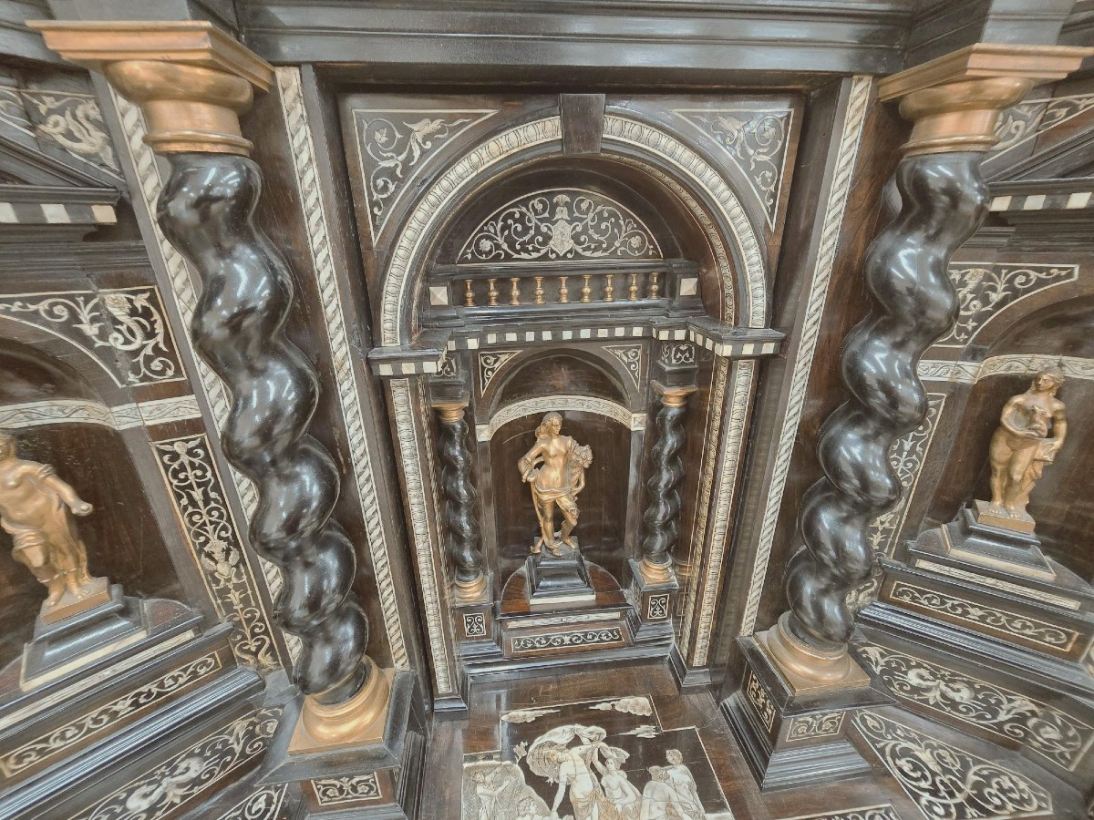 Exceptional And Rare Italian Cabinet-photo-4