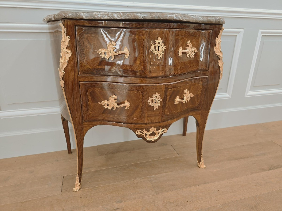 Commode d'époque Louis XV estampillée Demoulin