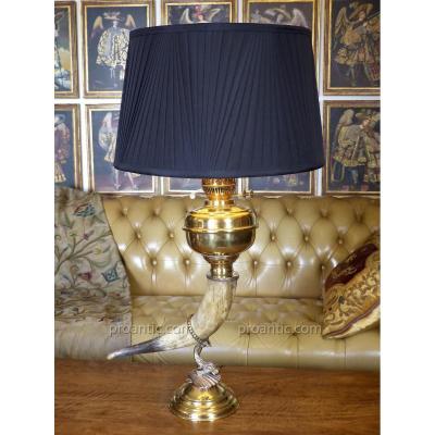 Ancienne Et Très Grande Lampe à Pétrole Avec Corne Et Dauphin, Angleterre, XIXe