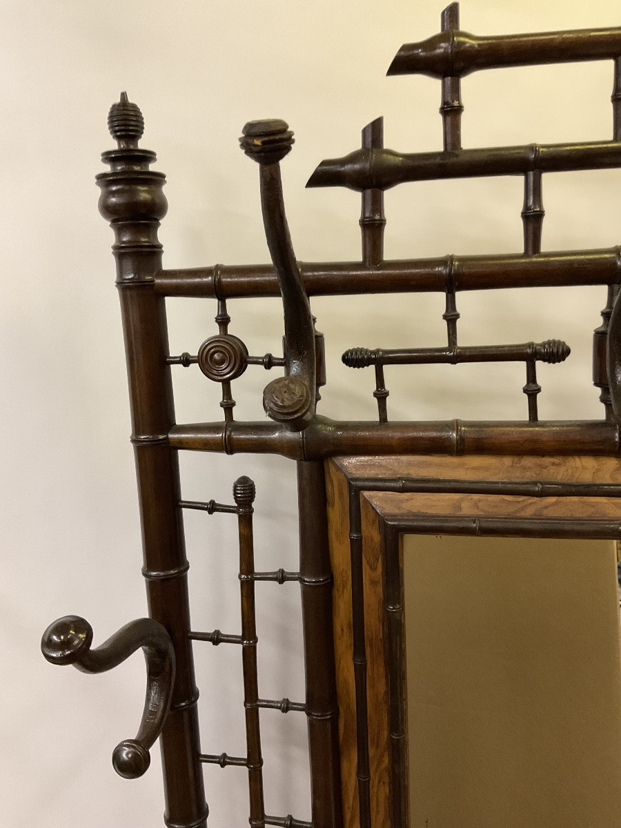 Entrance Hall Cloakroom-photo-3