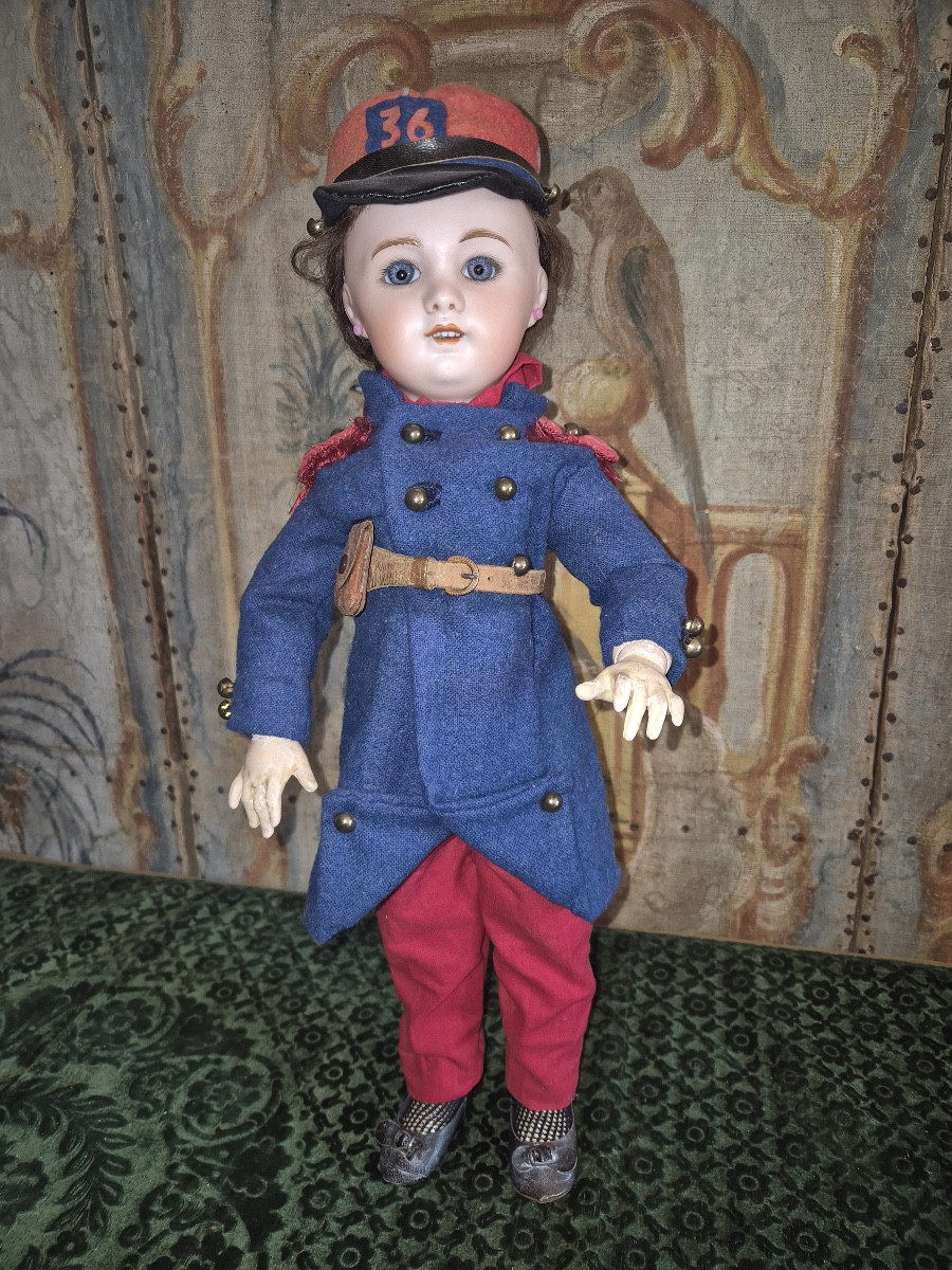 Poupée SFBJ, moule 230, taille 8, en costume militaire d'origine
