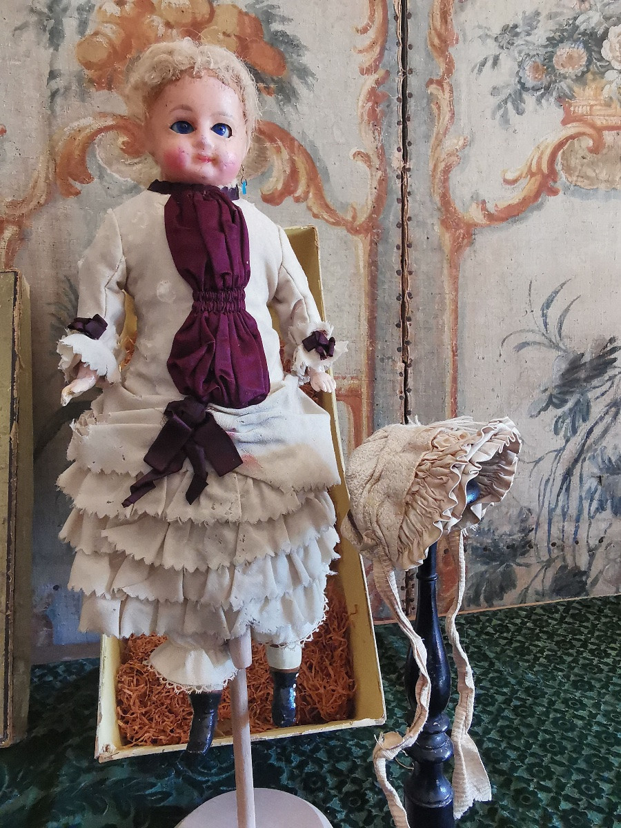 Poupée en cire dans sa boîte d'origine provenant d'une exposition universelle-photo-3