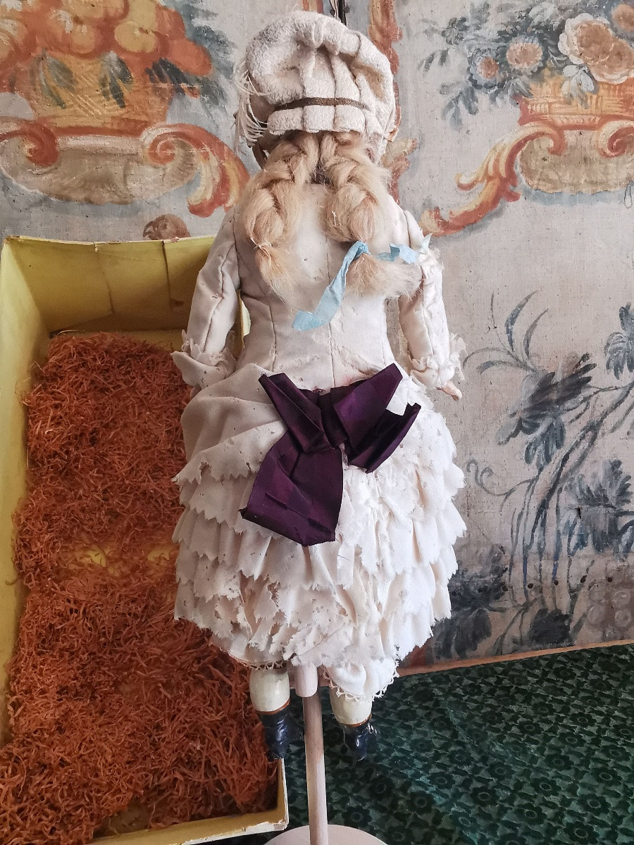 Poupée en cire dans sa boîte d'origine provenant d'une exposition universelle-photo-2