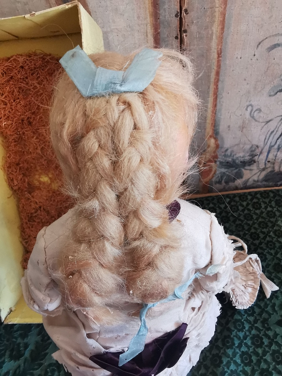 Poupée en cire dans sa boîte d'origine provenant d'une exposition universelle-photo-4