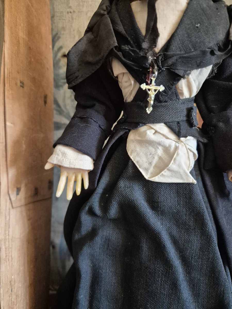 Wax Doll Dressed In Religious Attire, In Good Condition, Still In Its Original Box-photo-6
