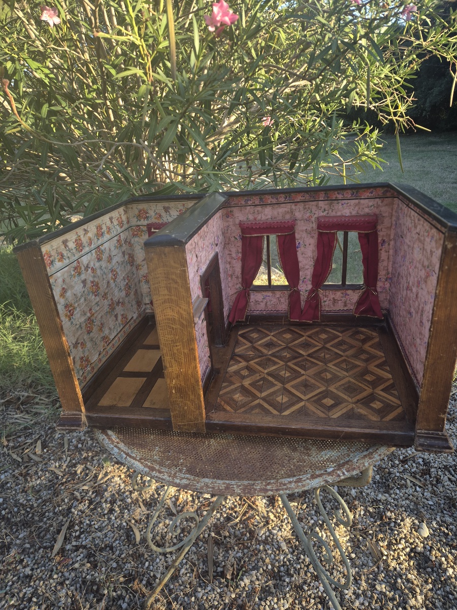 19th-century French Doll Roombox  With Its Miniature Furniture-photo-4