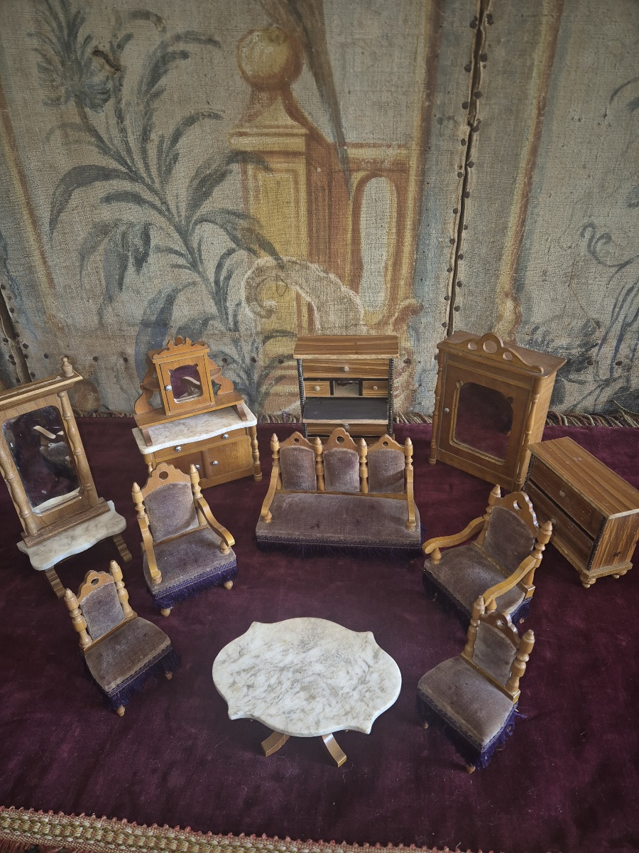 19th-century French Doll Roombox  With Its Miniature Furniture-photo-1