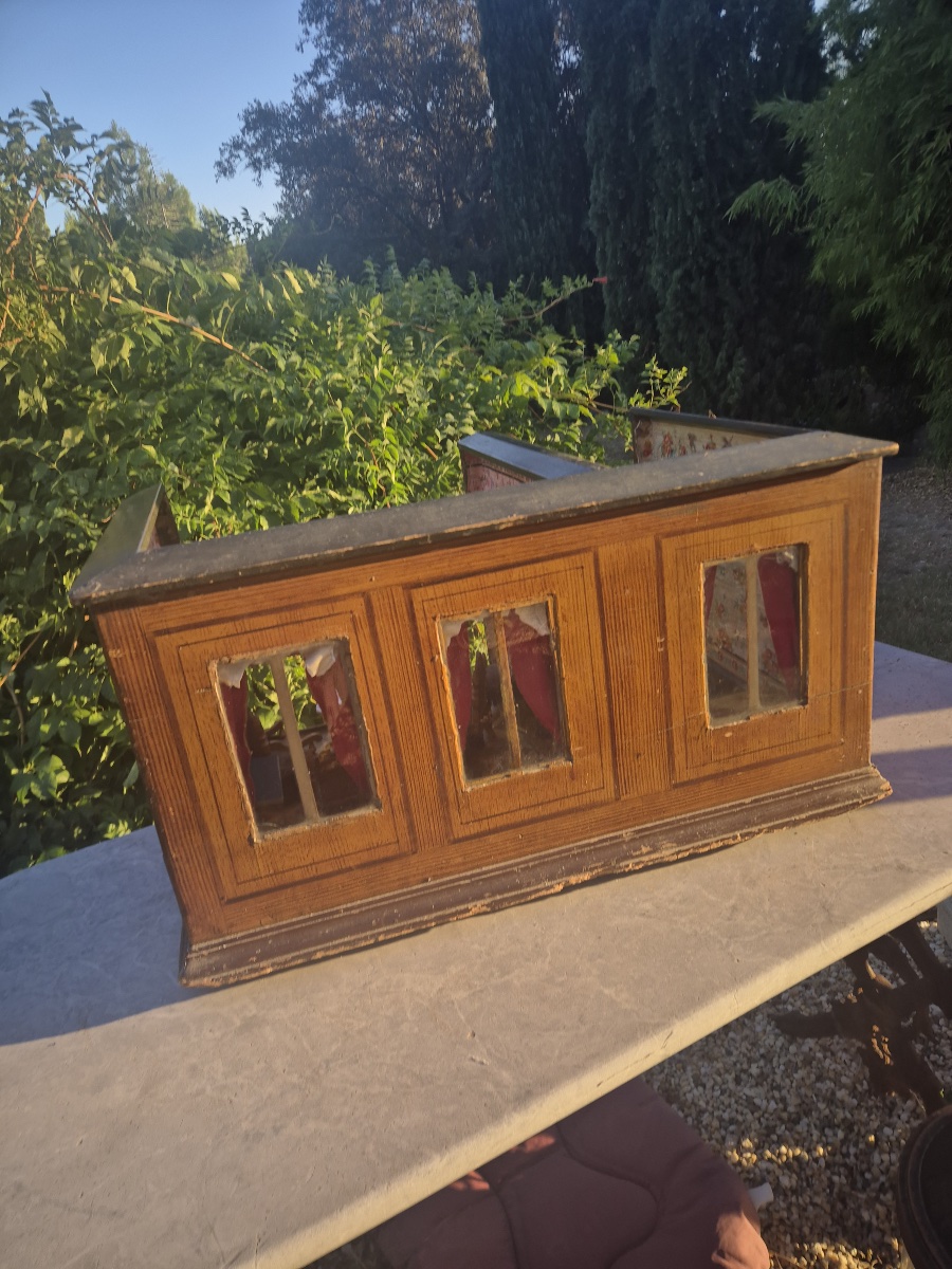 19th-century French Doll Roombox  With Its Miniature Furniture-photo-5