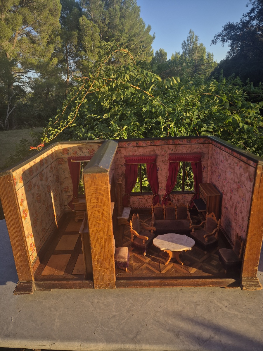 19th-century French Doll Roombox  With Its Miniature Furniture
