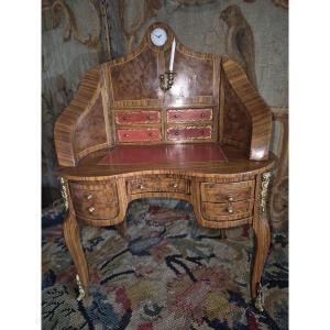 Meuble de maîtrise bureau de style Louis XV en marqueterie