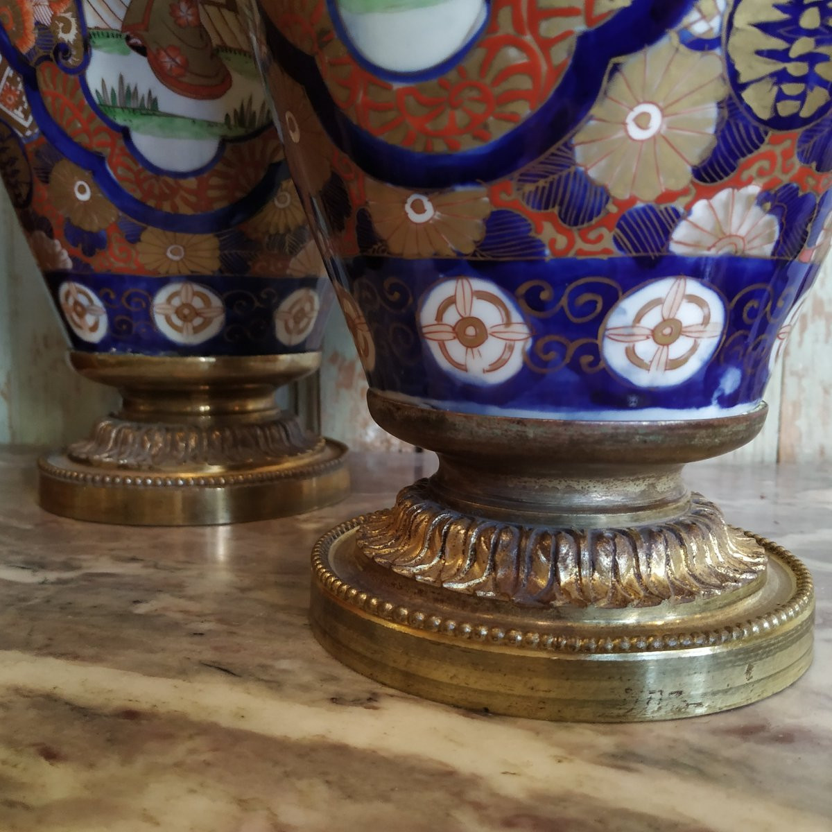 PAIRE DE VASES BALUSTRE IMARI DU JAPON D'EPOQUE XIXe-photo-1