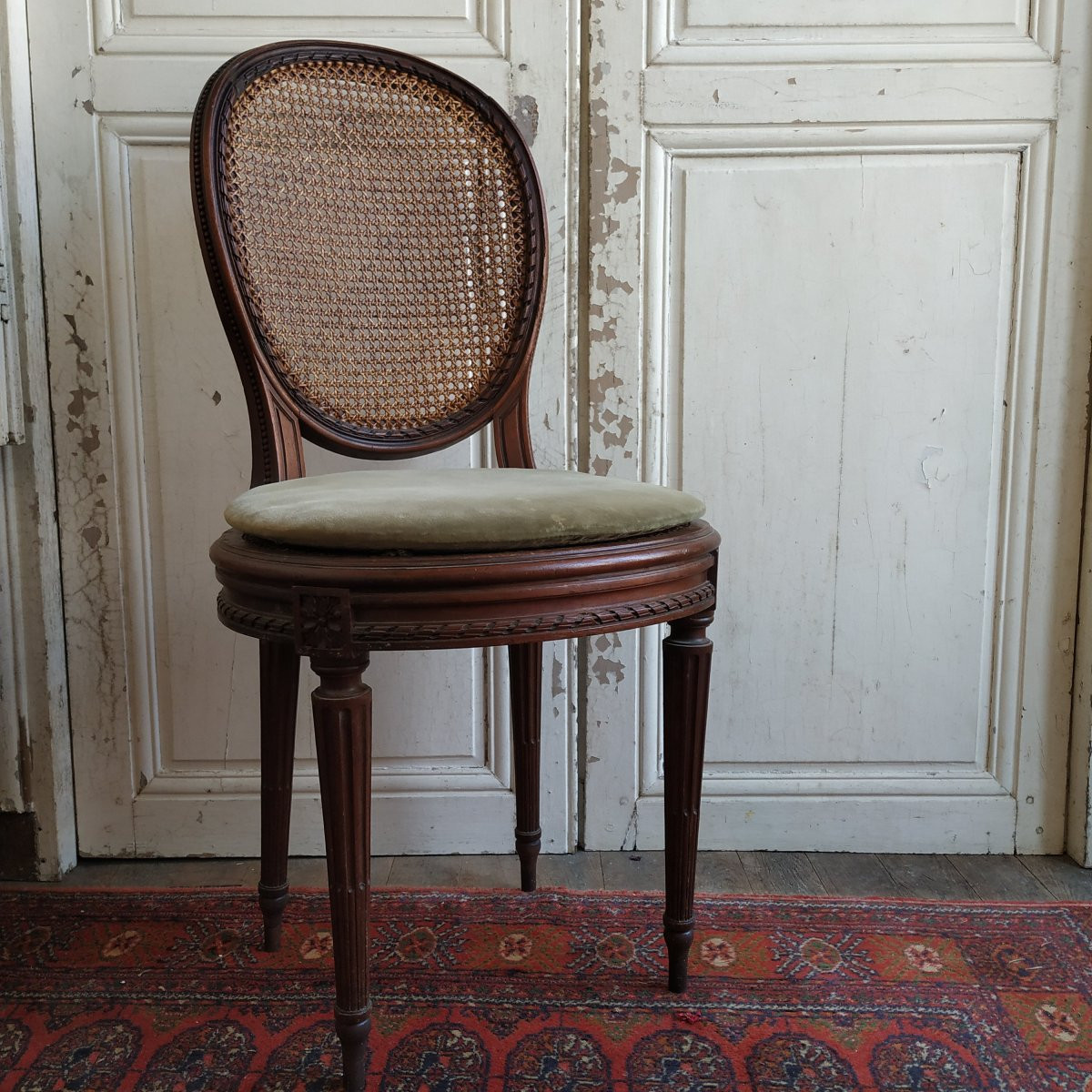 SUITE DE SIX CHAISES EN CABRIOLET Dossiers Médaillons DE STYLE LOUIS XVI-photo-2