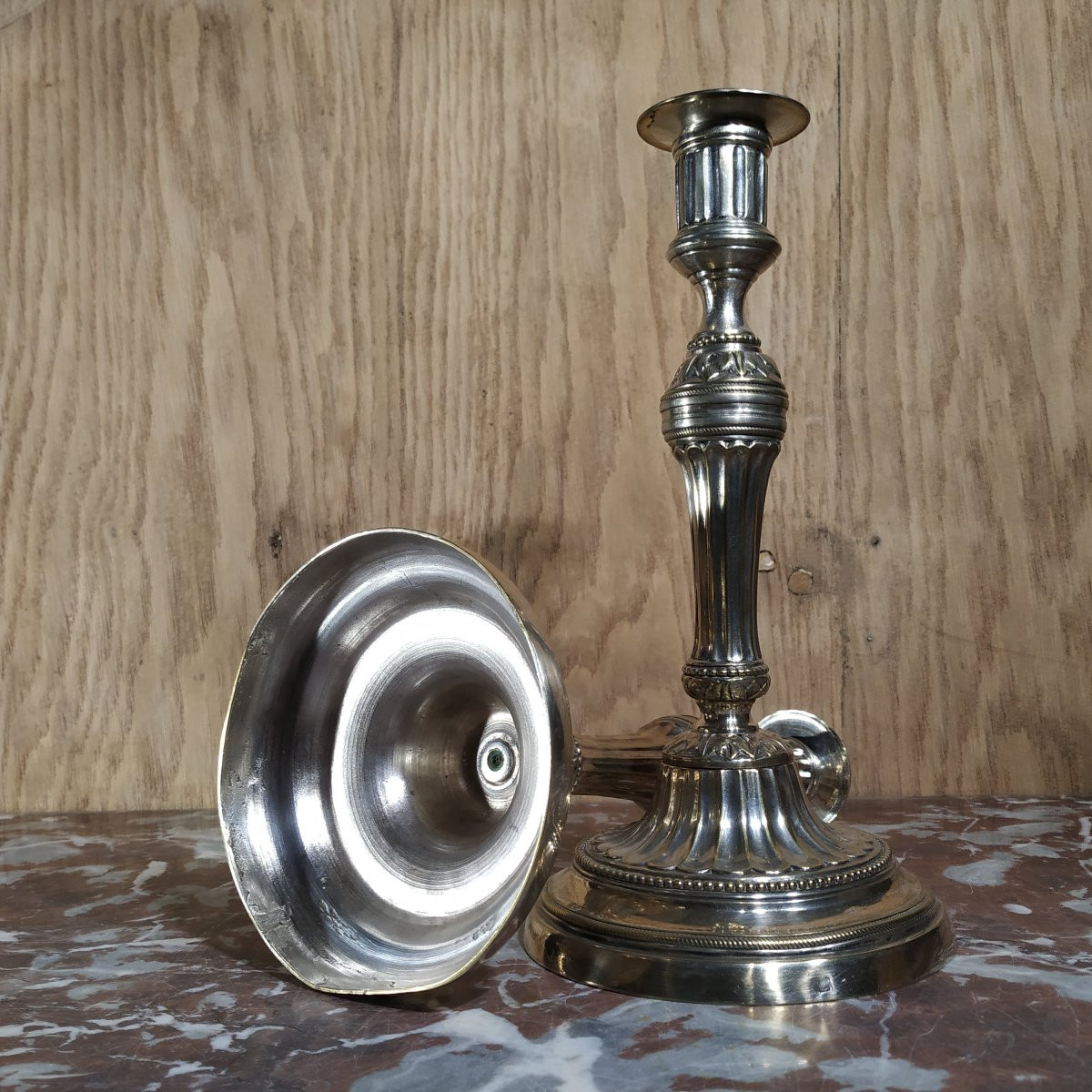 PAIRE DE BOUGEOIRS DE STYLE LOUIS XVI-photo-2