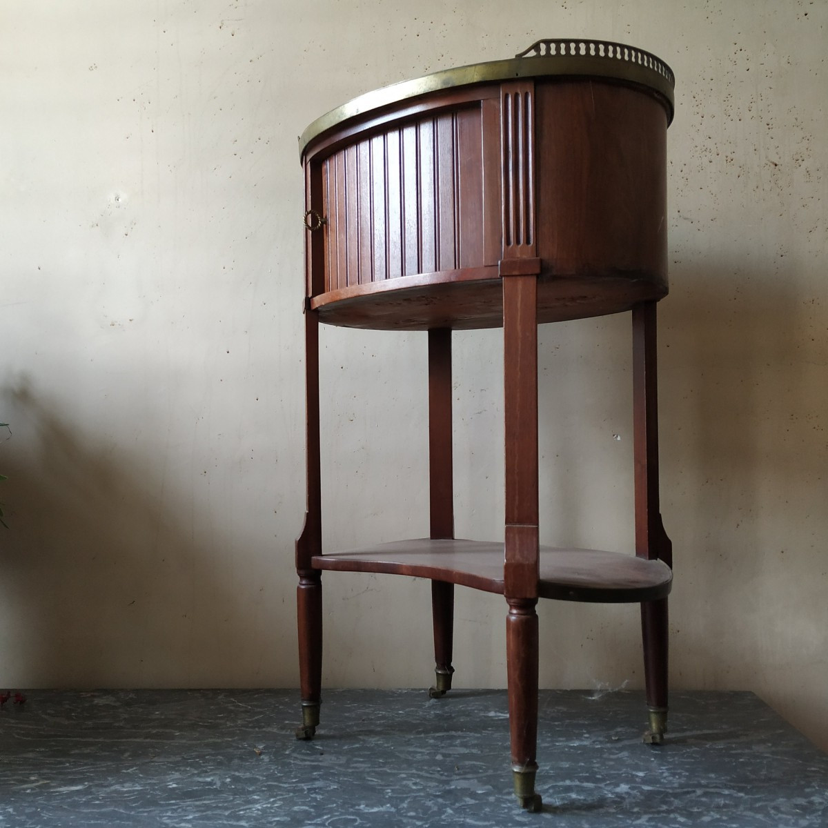 TABLE TAMBOUR ATTRIBUEE A JEAN-FRANCOIS DUBUT D'EPOQUE LOUIS XVI