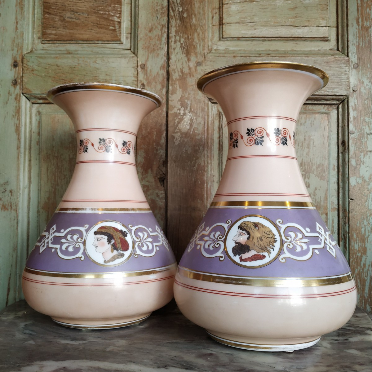 PAIRE DE VASES EN OPALINE D'EPOQUE MILIEU XIXe