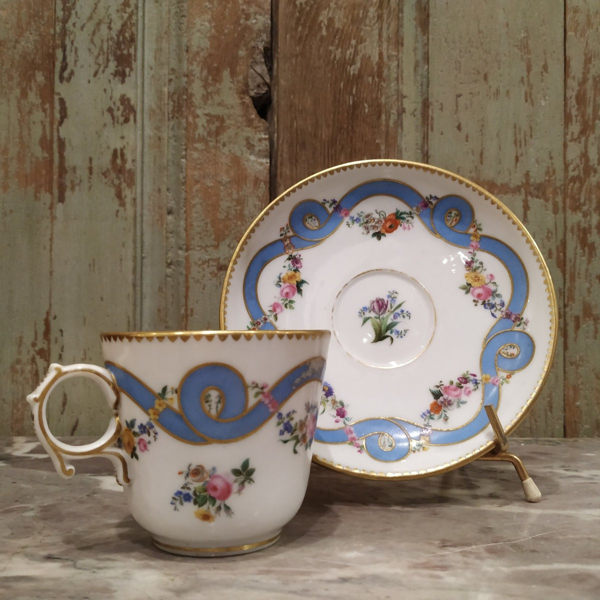 TASSE ET SA SOUCOUPE DE PARIS D'EPOQUE XIXe